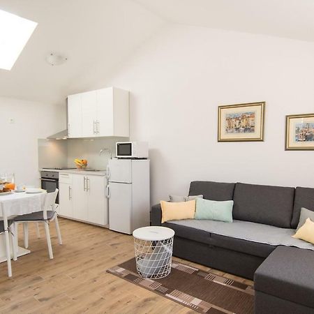 Apartment Bruneta 1 With Sea View Tar-Vabriga エクステリア 写真