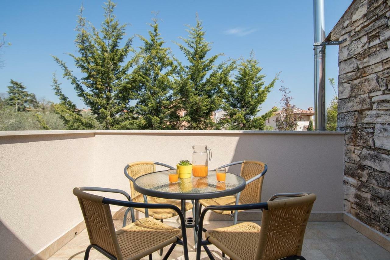 Apartment Bruneta 1 With Sea View Tar-Vabriga エクステリア 写真