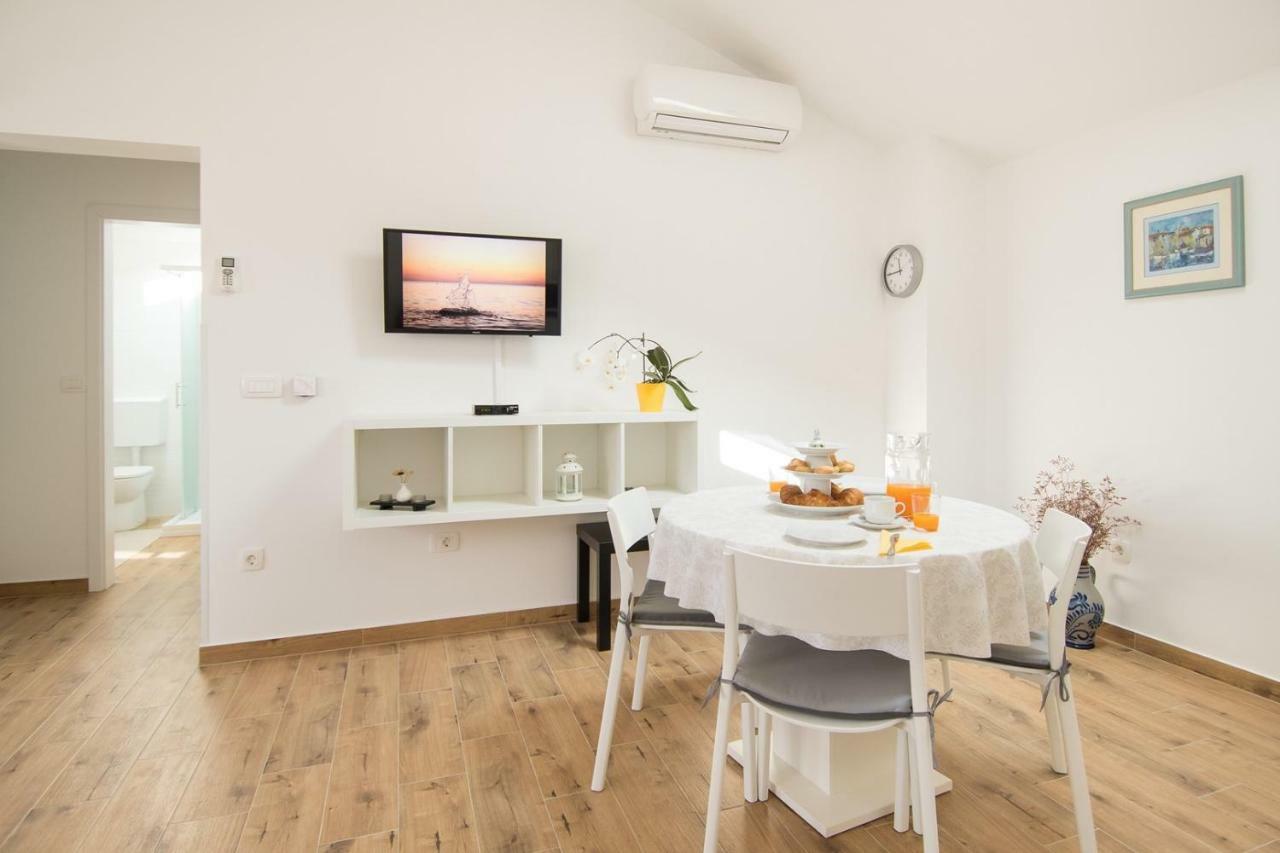 Apartment Bruneta 1 With Sea View Tar-Vabriga エクステリア 写真