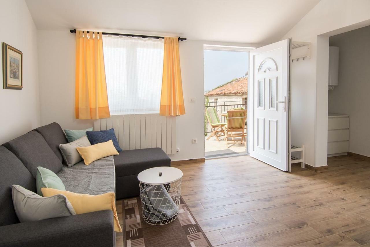 Apartment Bruneta 1 With Sea View Tar-Vabriga エクステリア 写真