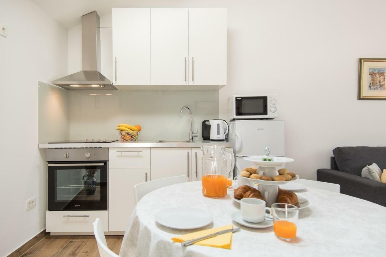 Apartment Bruneta 1 With Sea View Tar-Vabriga エクステリア 写真