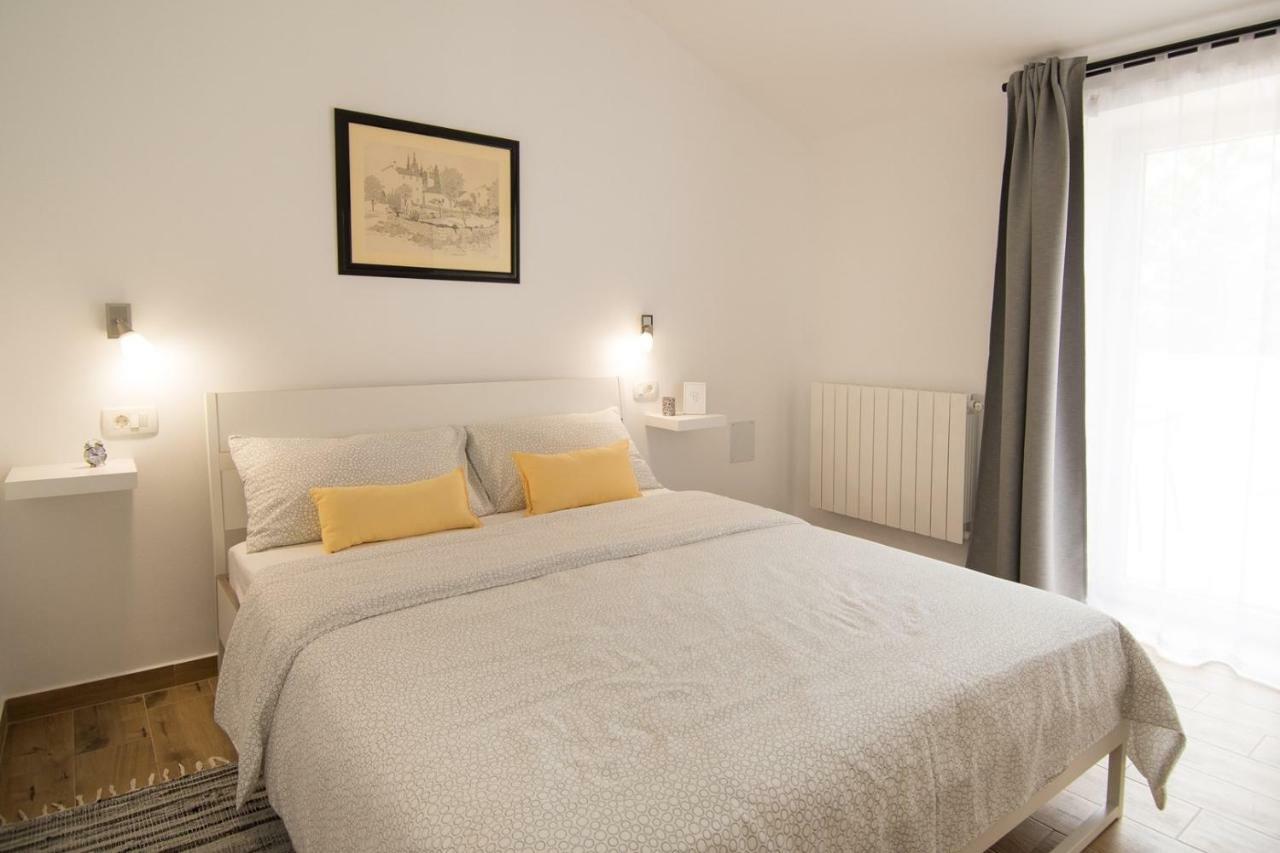 Apartment Bruneta 1 With Sea View Tar-Vabriga エクステリア 写真