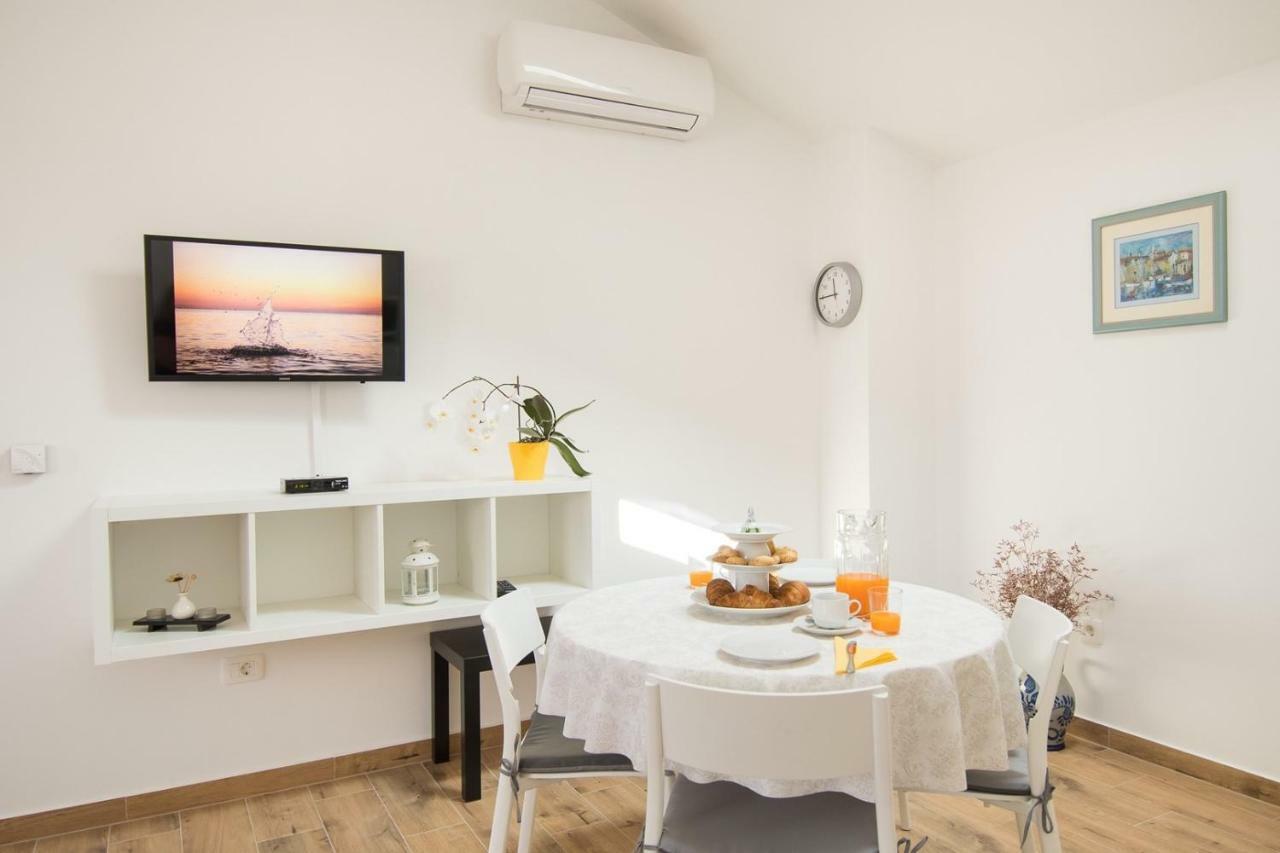 Apartment Bruneta 1 With Sea View Tar-Vabriga エクステリア 写真