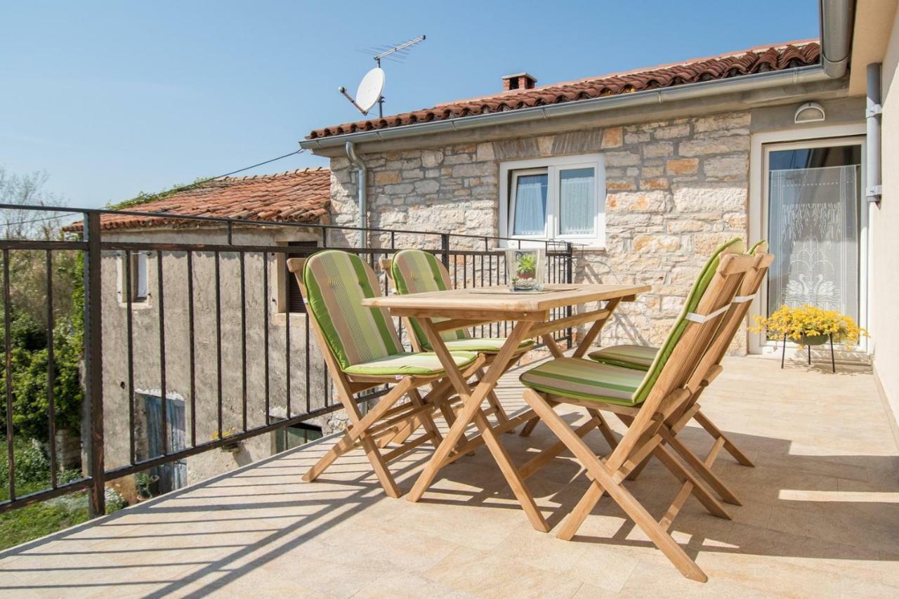 Apartment Bruneta 1 With Sea View Tar-Vabriga エクステリア 写真