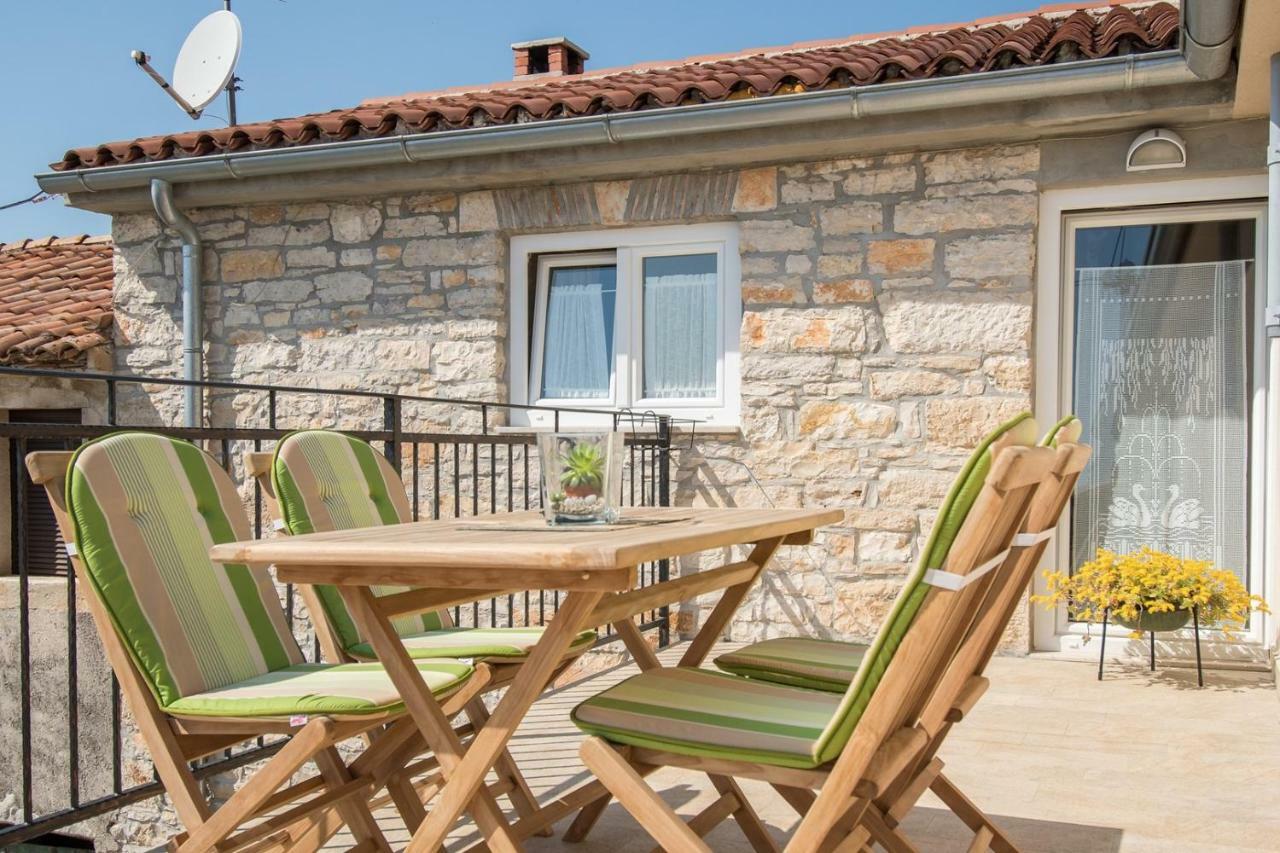 Apartment Bruneta 1 With Sea View Tar-Vabriga エクステリア 写真
