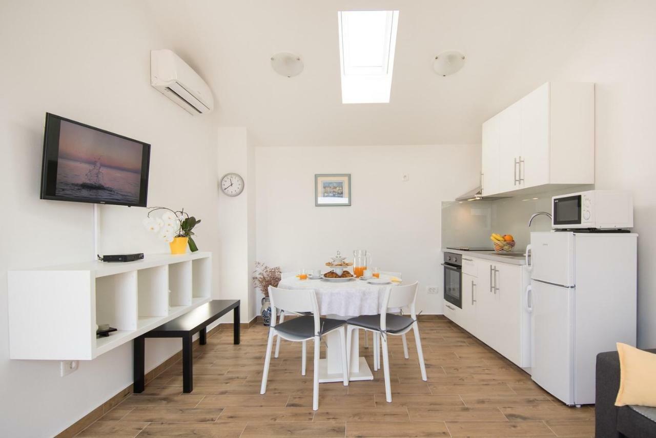 Apartment Bruneta 1 With Sea View Tar-Vabriga エクステリア 写真